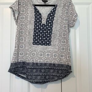 Lucky Brand Short Sleeve Mixed Print V-Neck Top in Navy and White